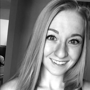 Meet your Posher, Caitlin